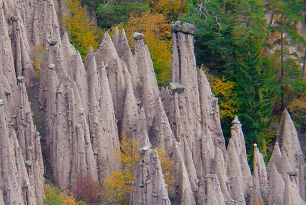 Чудноватите колони в Ритен, Северна Италия