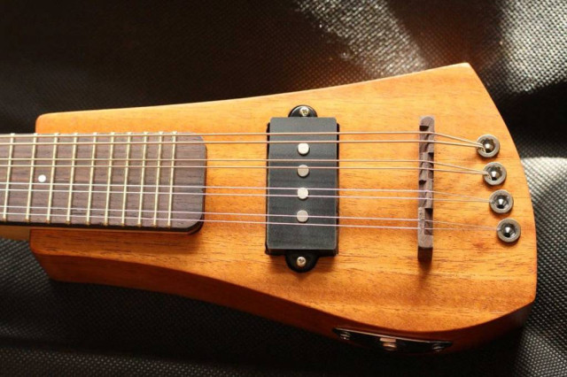 Магията на металните струни: еволюцията от акустичната китара до електрическия мандолин
