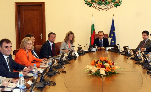 Опитва ли се българското правителство да излезе от европейската правна рамка?