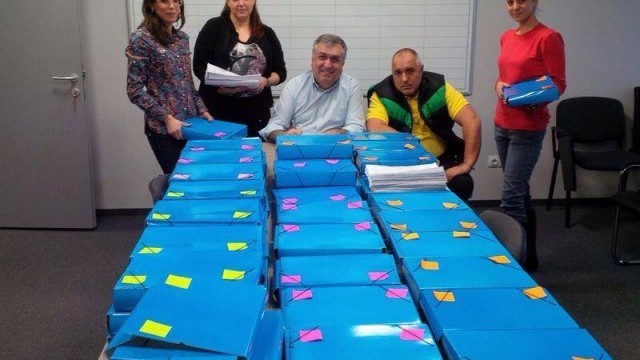 ГЕРБ събраха над 500 000 подписа за референдума