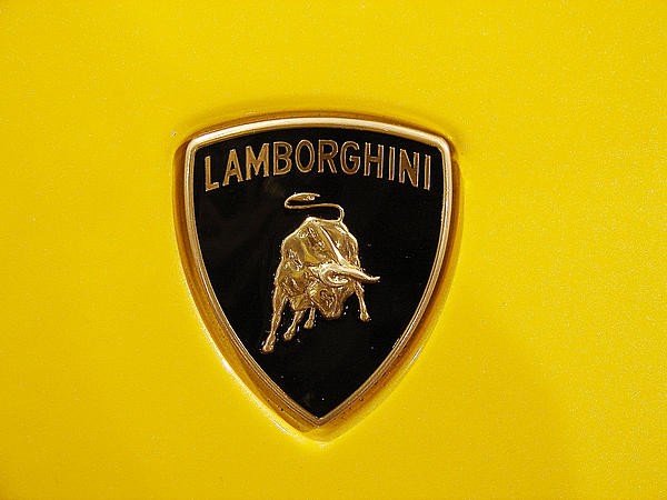 Ще представи ли Ламборгини автомобил с четири места в Париж?