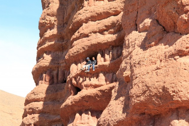 Мароканско изящество от високо извисяващи се разноцветни скали