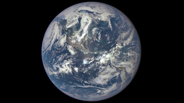 Спиращи дъха снимки на Земята с новия сателит на NASA - DSCOVR (има и видео)